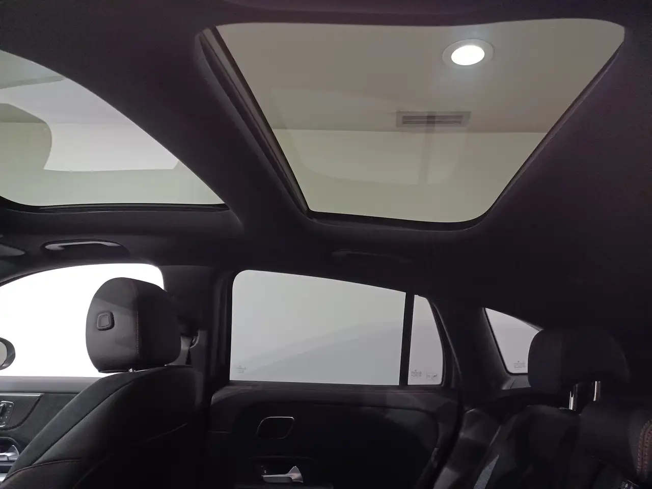 Mercedes-Benz GLA снимка Mercedes-Benz GLA