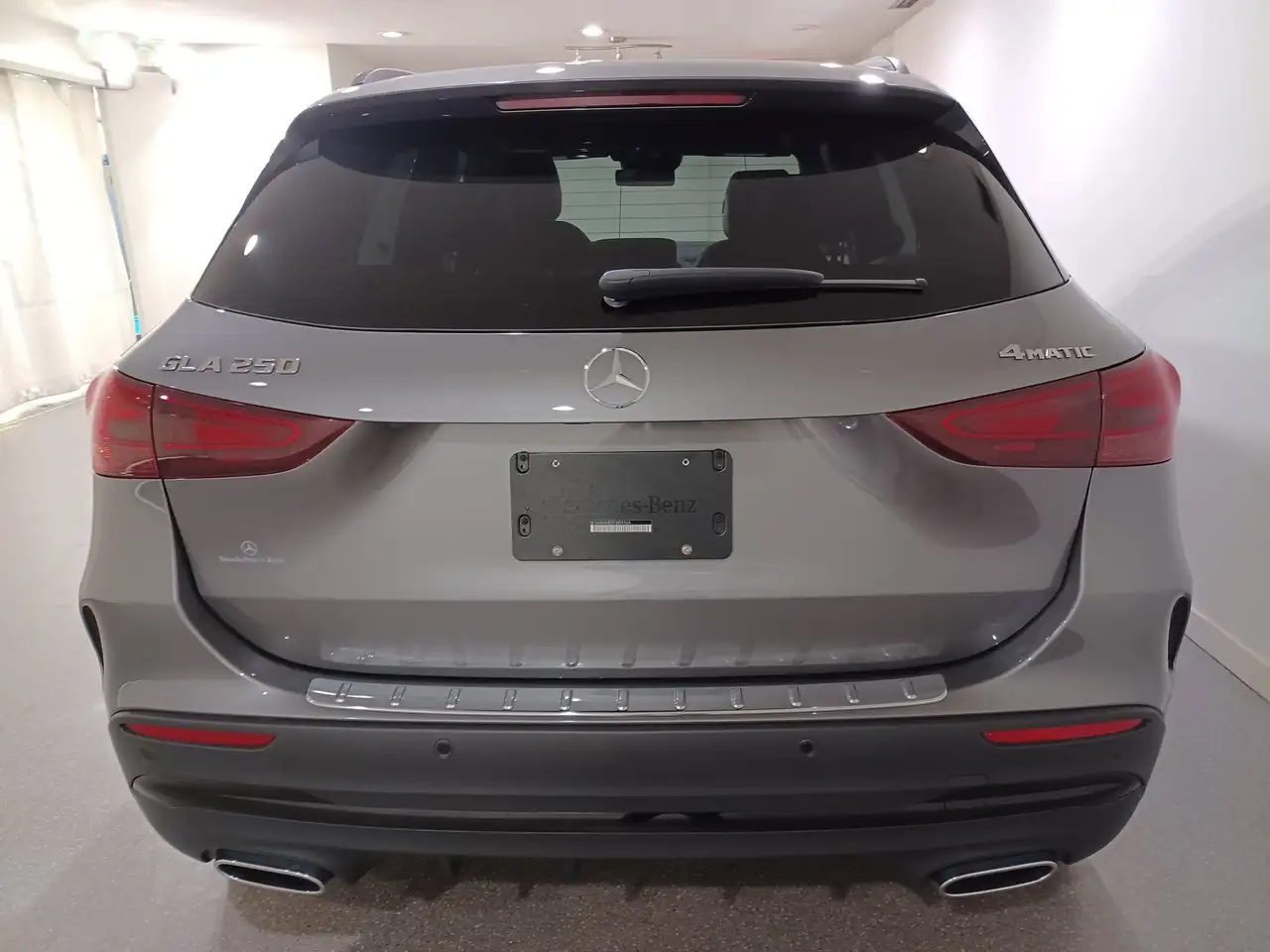 Mercedes-Benz GLA снимка Mercedes-Benz GLA