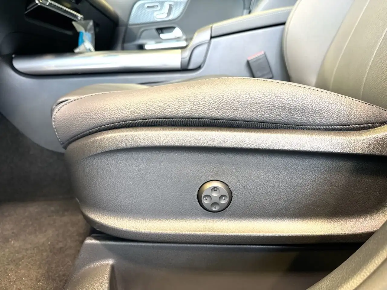 Mercedes-Benz GLA photo Mercedes-Benz GLA