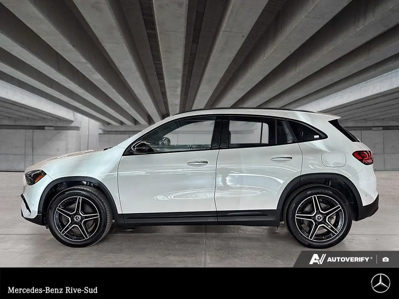 Mercedes-Benz GLA снимка Mercedes-Benz GLA