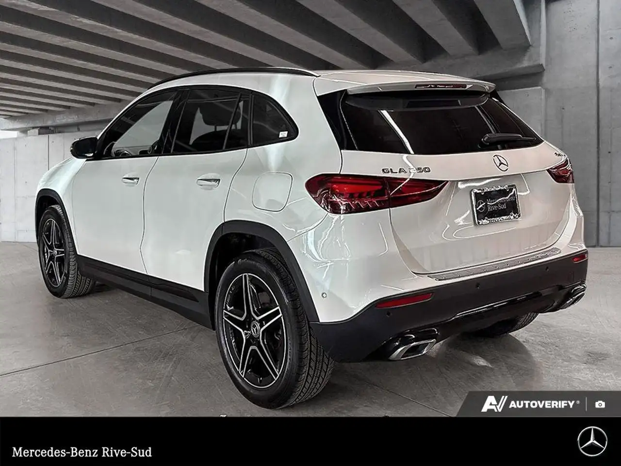 Mercedes-Benz GLA снимка Mercedes-Benz GLA