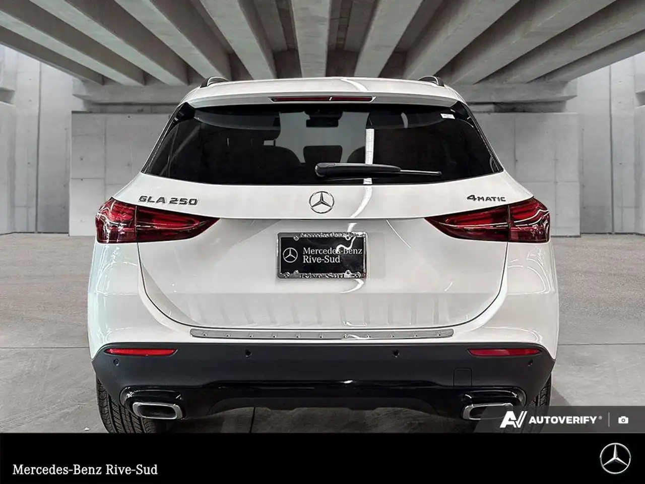 Mercedes-Benz GLA снимка Mercedes-Benz GLA