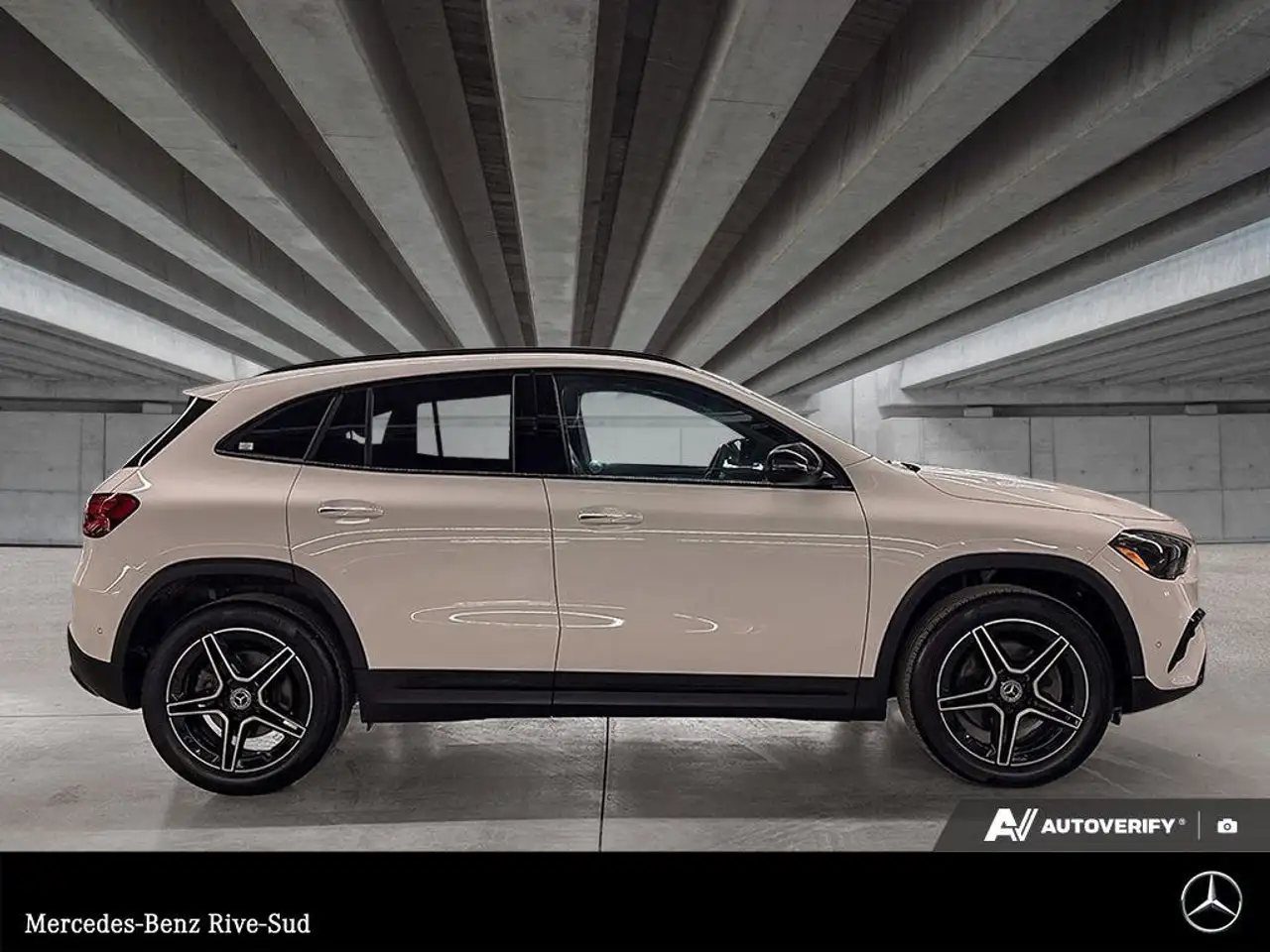 Mercedes-Benz GLA снимка Mercedes-Benz GLA