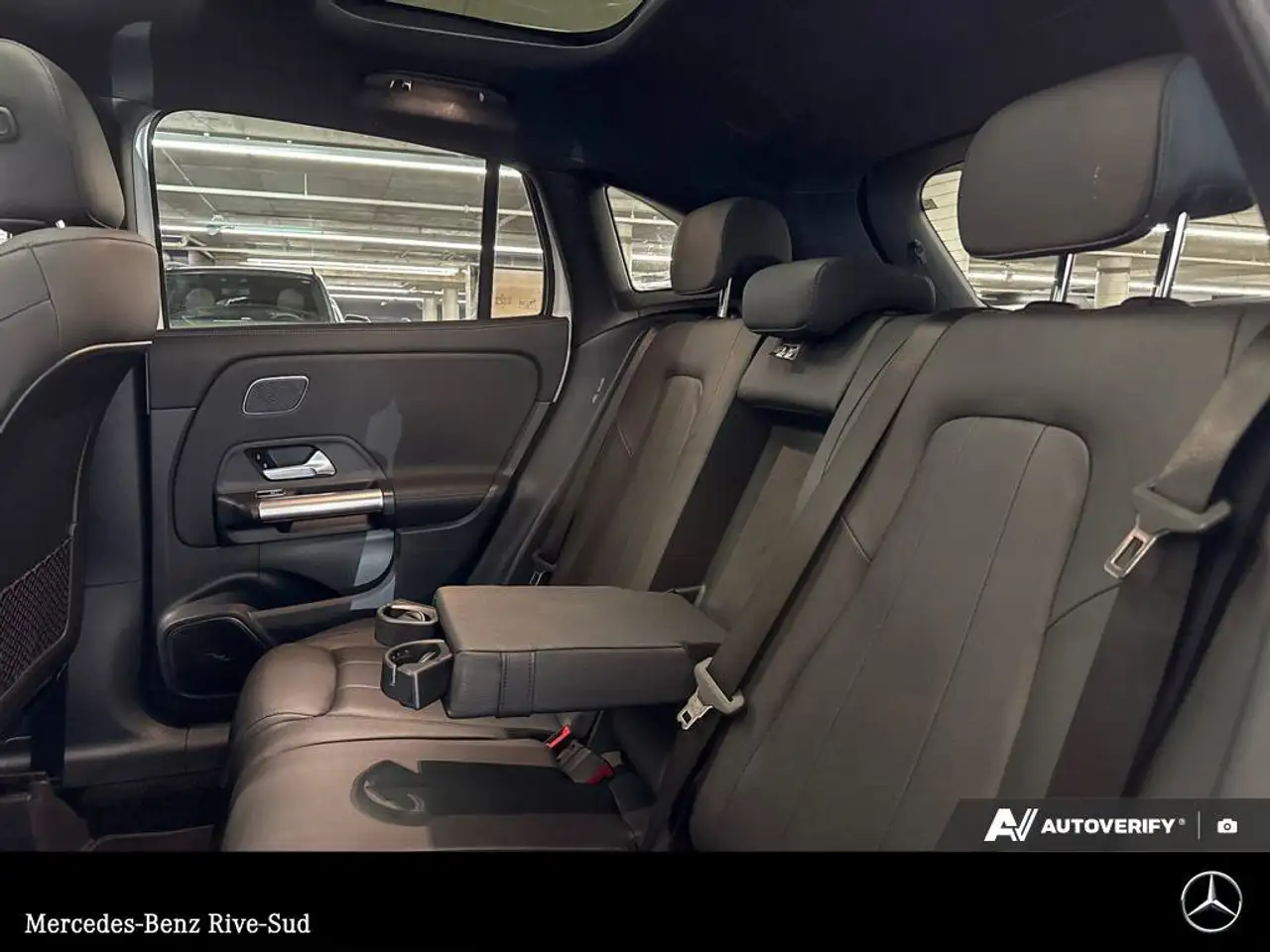 Mercedes-Benz GLA снимка Mercedes-Benz GLA
