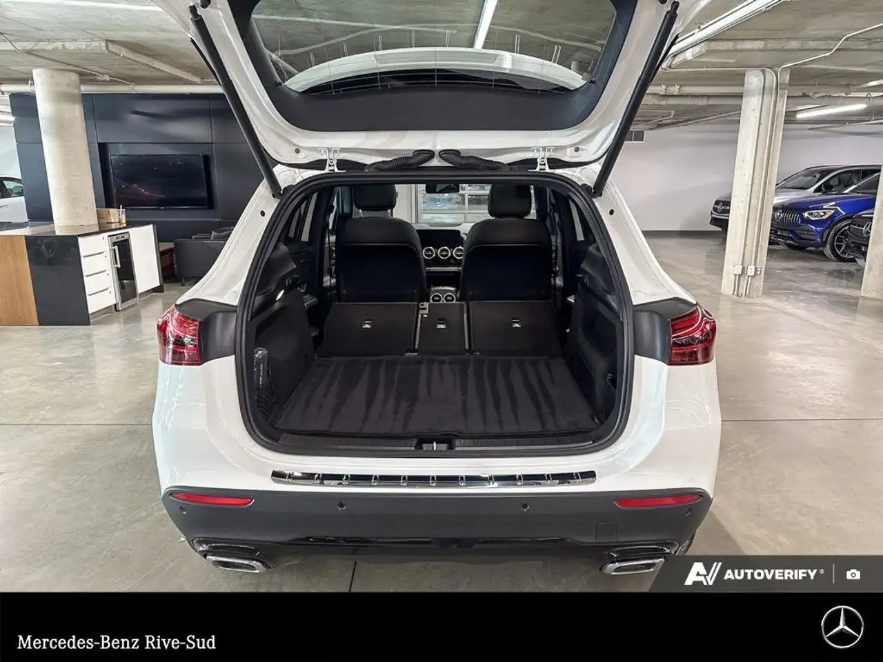 Mercedes-Benz GLA снимка Mercedes-Benz GLA