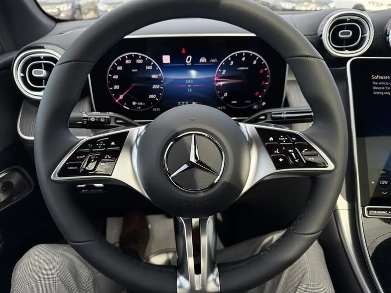Mercedes-Benz GLC снимка Mercedes-Benz GLC