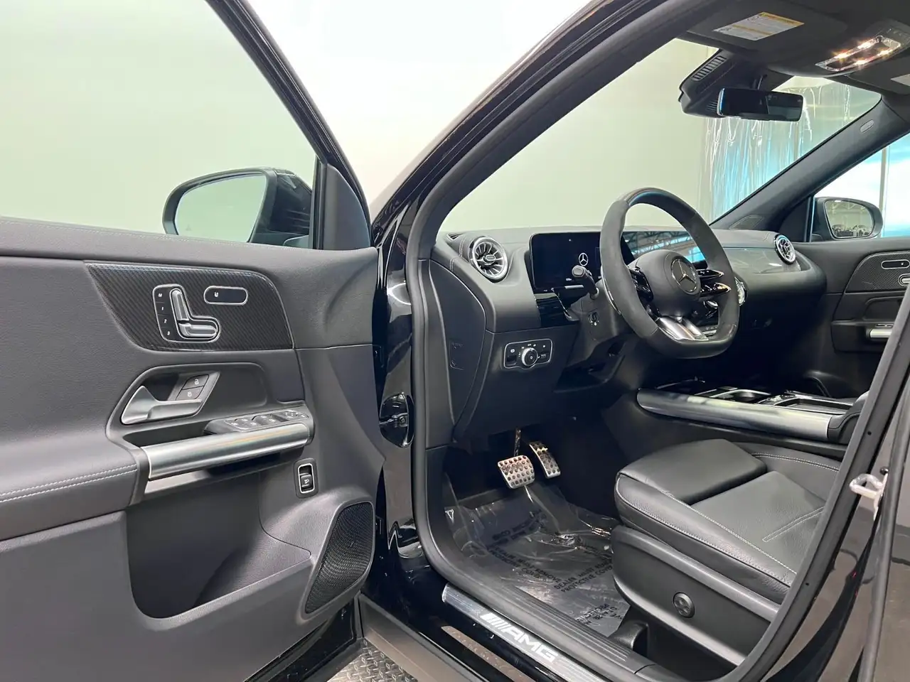 Mercedes-Benz GLA снимка Mercedes-Benz GLA