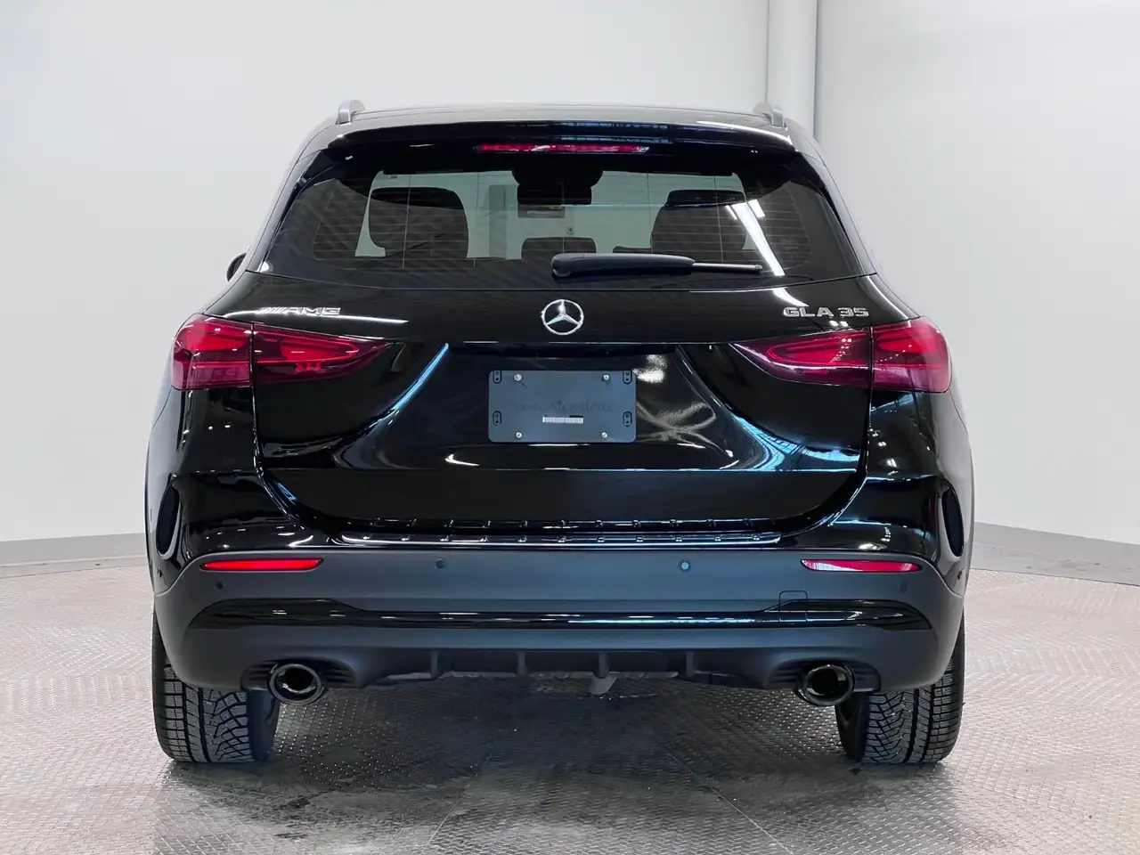 Mercedes-Benz GLA снимка Mercedes-Benz GLA