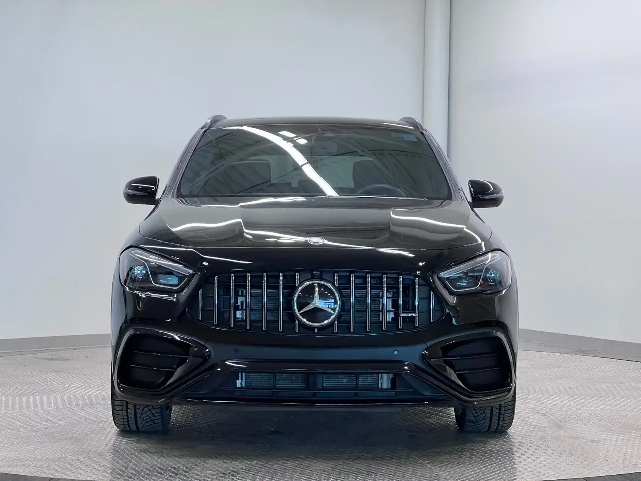 Mercedes-Benz GLA снимка Mercedes-Benz GLA