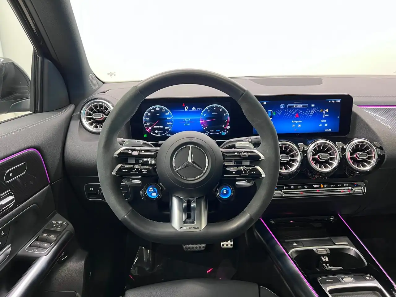 Mercedes-Benz GLA снимка Mercedes-Benz GLA