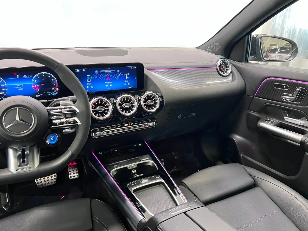 Mercedes-Benz GLA снимка Mercedes-Benz GLA