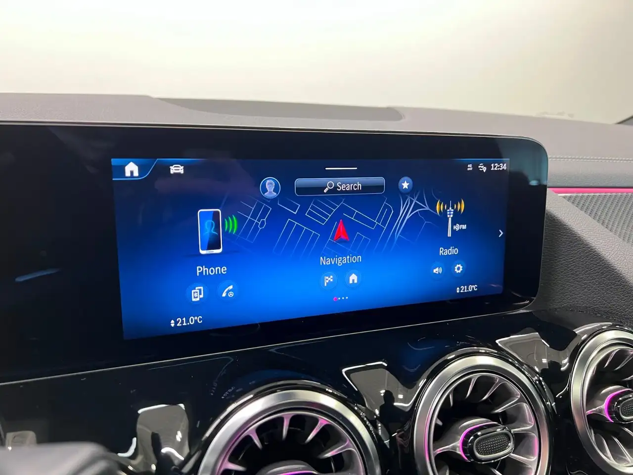 Mercedes-Benz GLA снимка Mercedes-Benz GLA