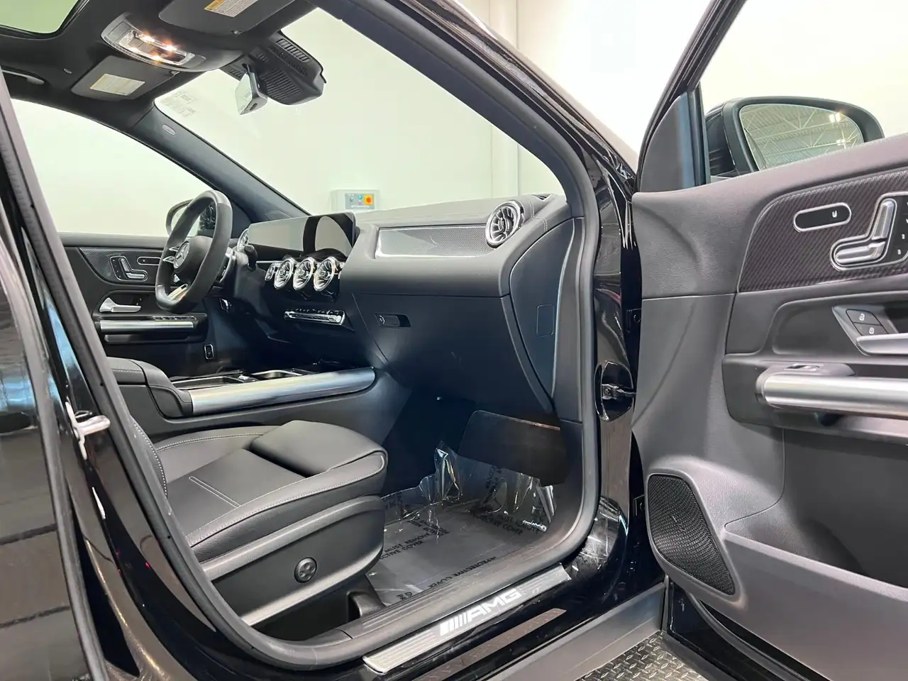 Mercedes-Benz GLA снимка Mercedes-Benz GLA