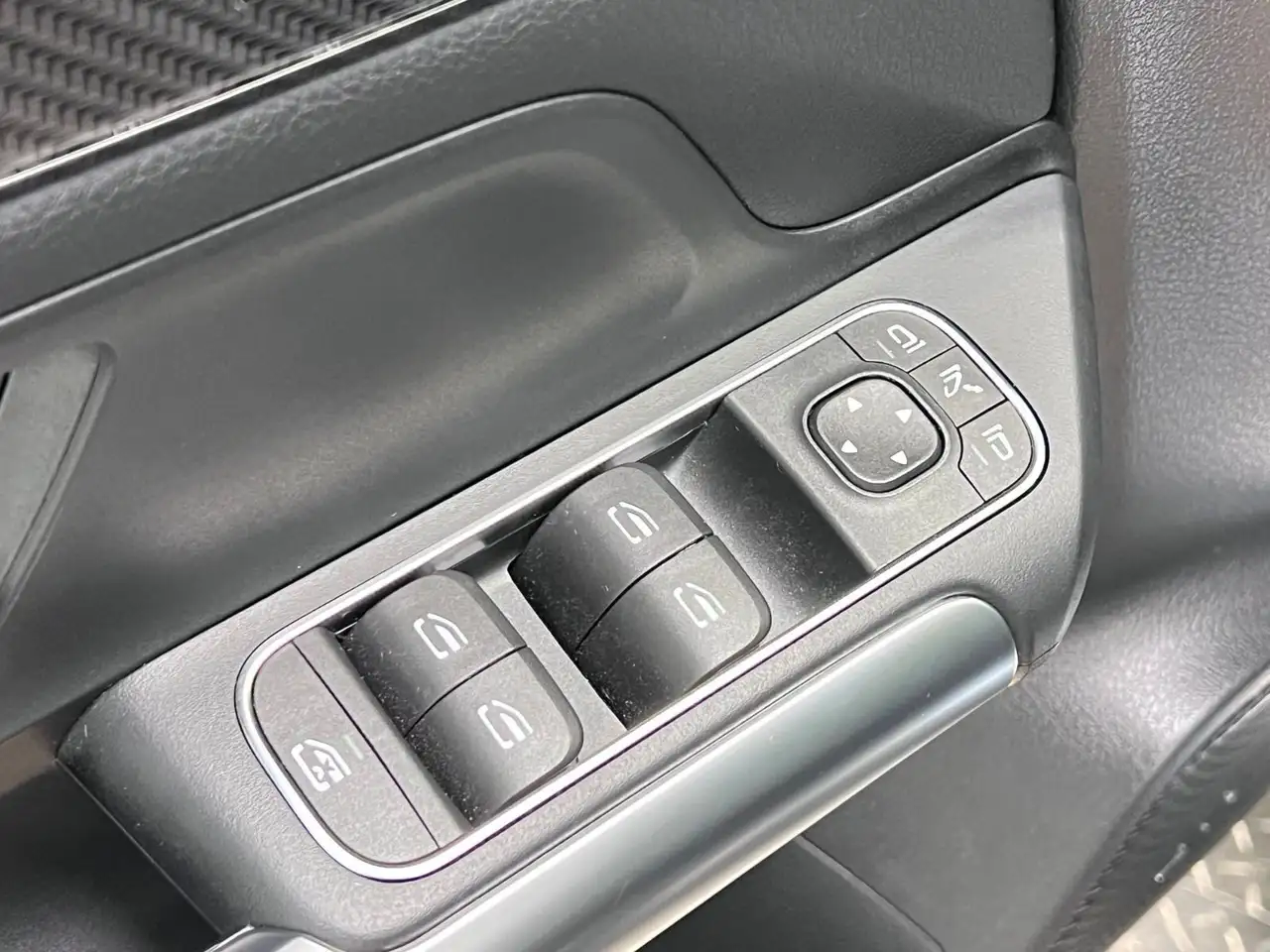 Mercedes-Benz GLA снимка Mercedes-Benz GLA