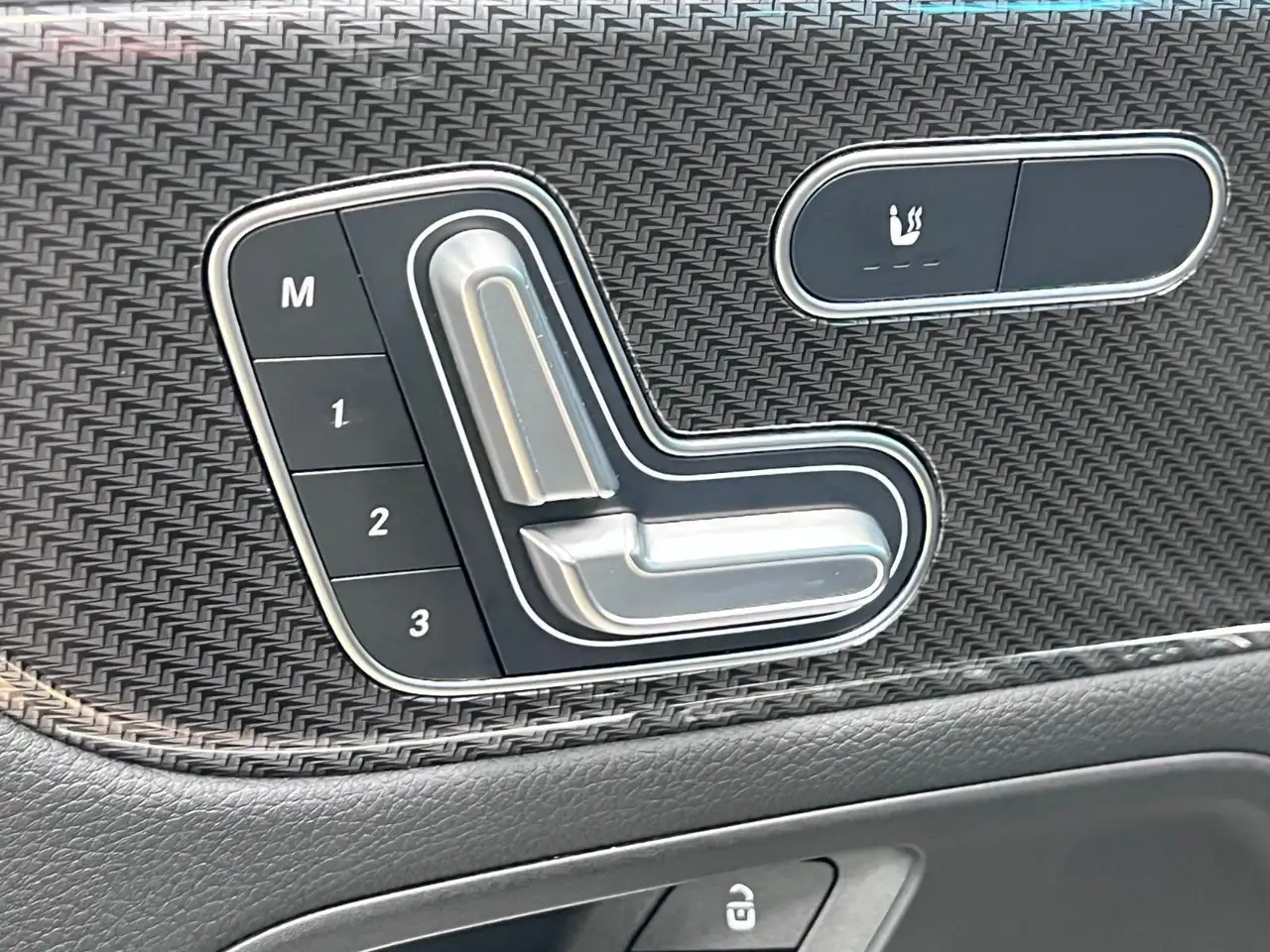 Mercedes-Benz GLA снимка Mercedes-Benz GLA