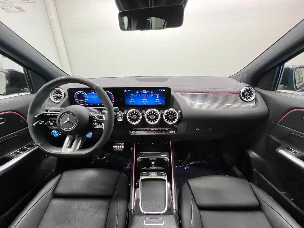 Mercedes-Benz GLA снимка Mercedes-Benz GLA