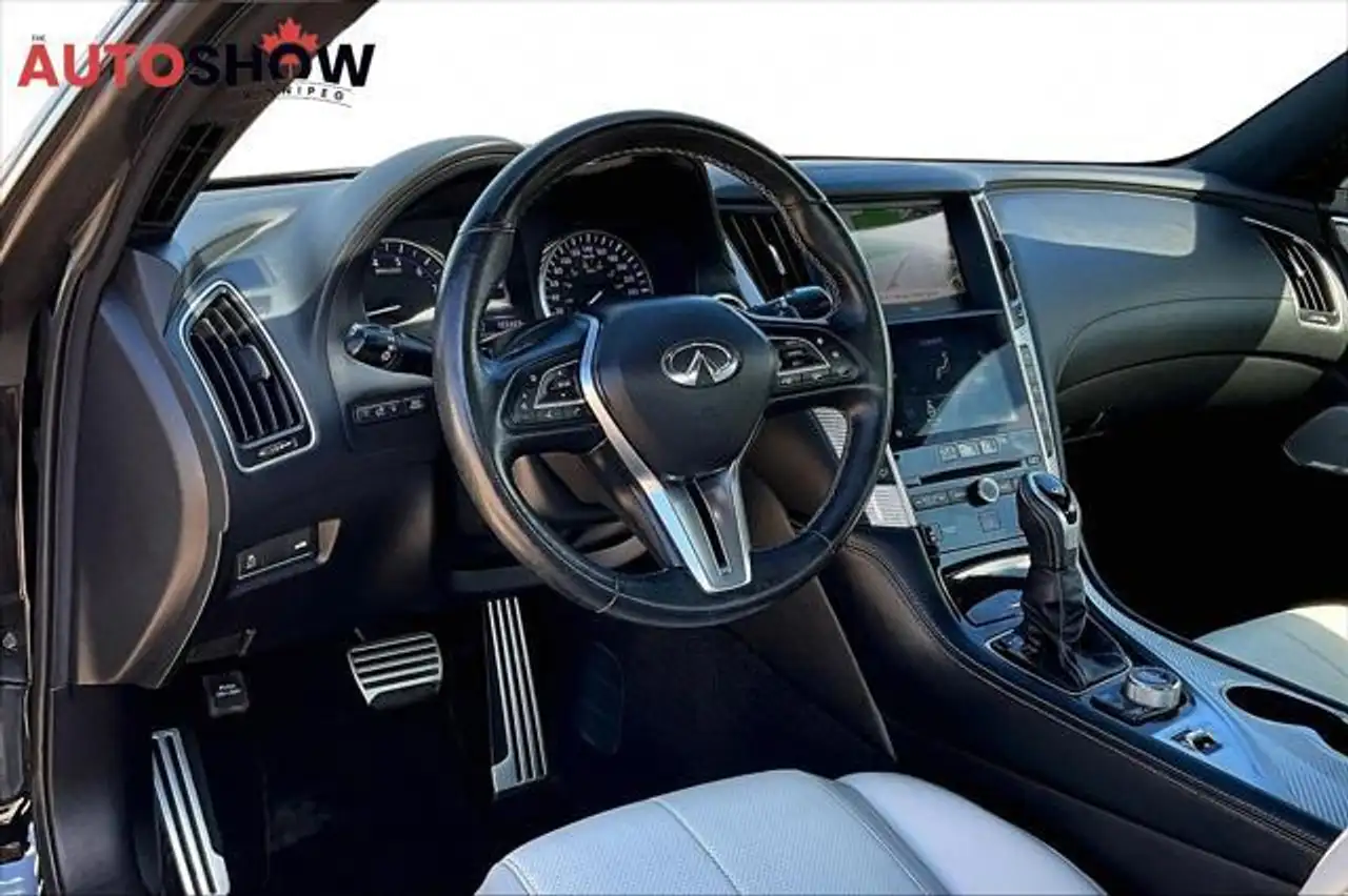 Infiniti Q60 снимка Infiniti Q60