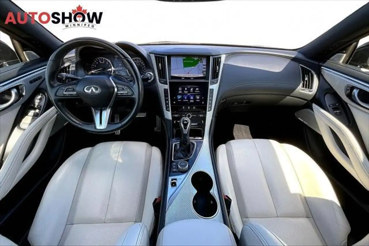 Infiniti Q60 снимка Infiniti Q60