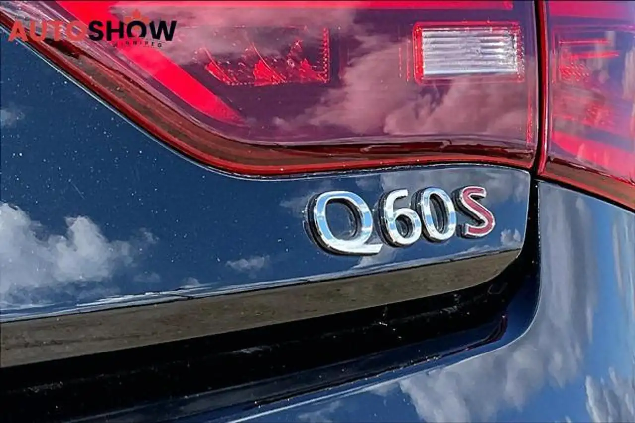 Infiniti Q60 снимка Infiniti Q60