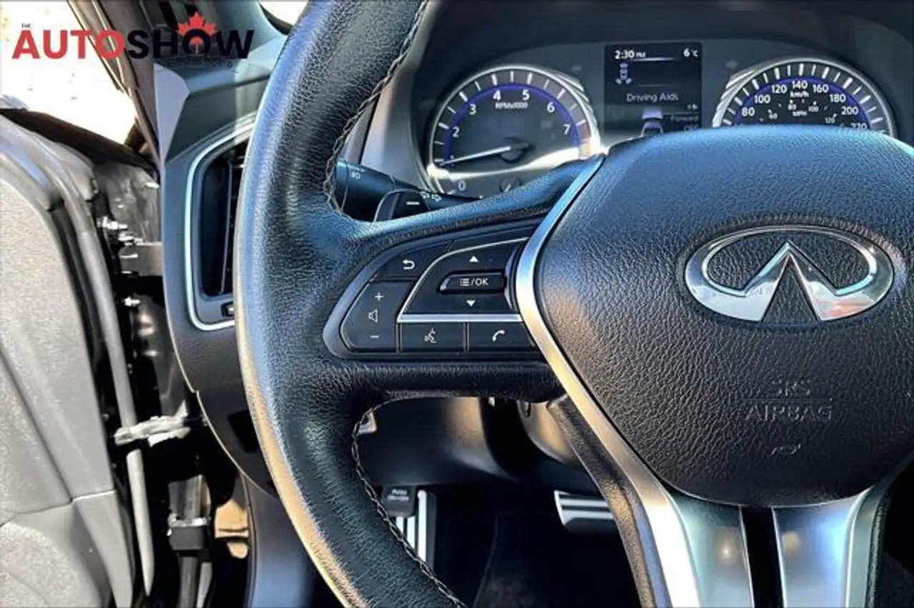 Infiniti Q60 снимка Infiniti Q60