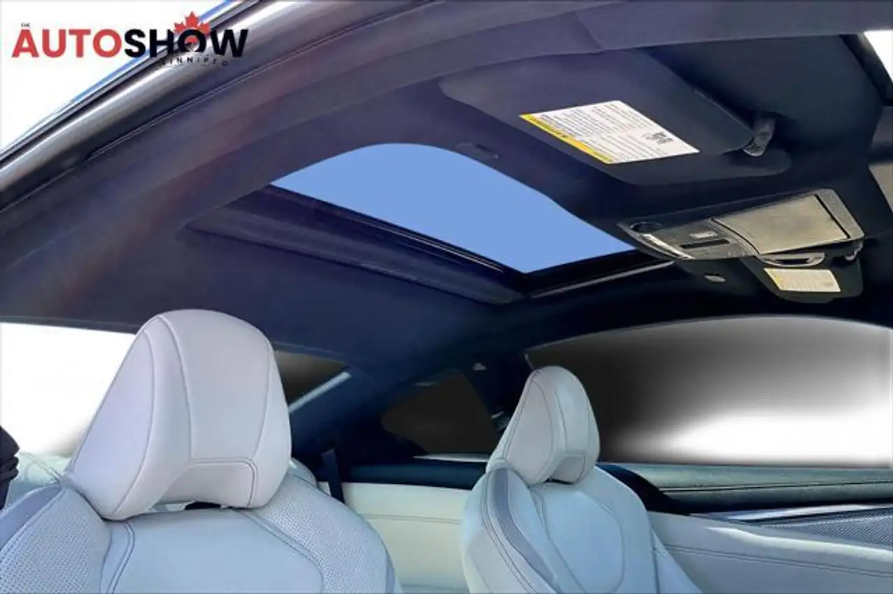 Infiniti Q60 снимка Infiniti Q60