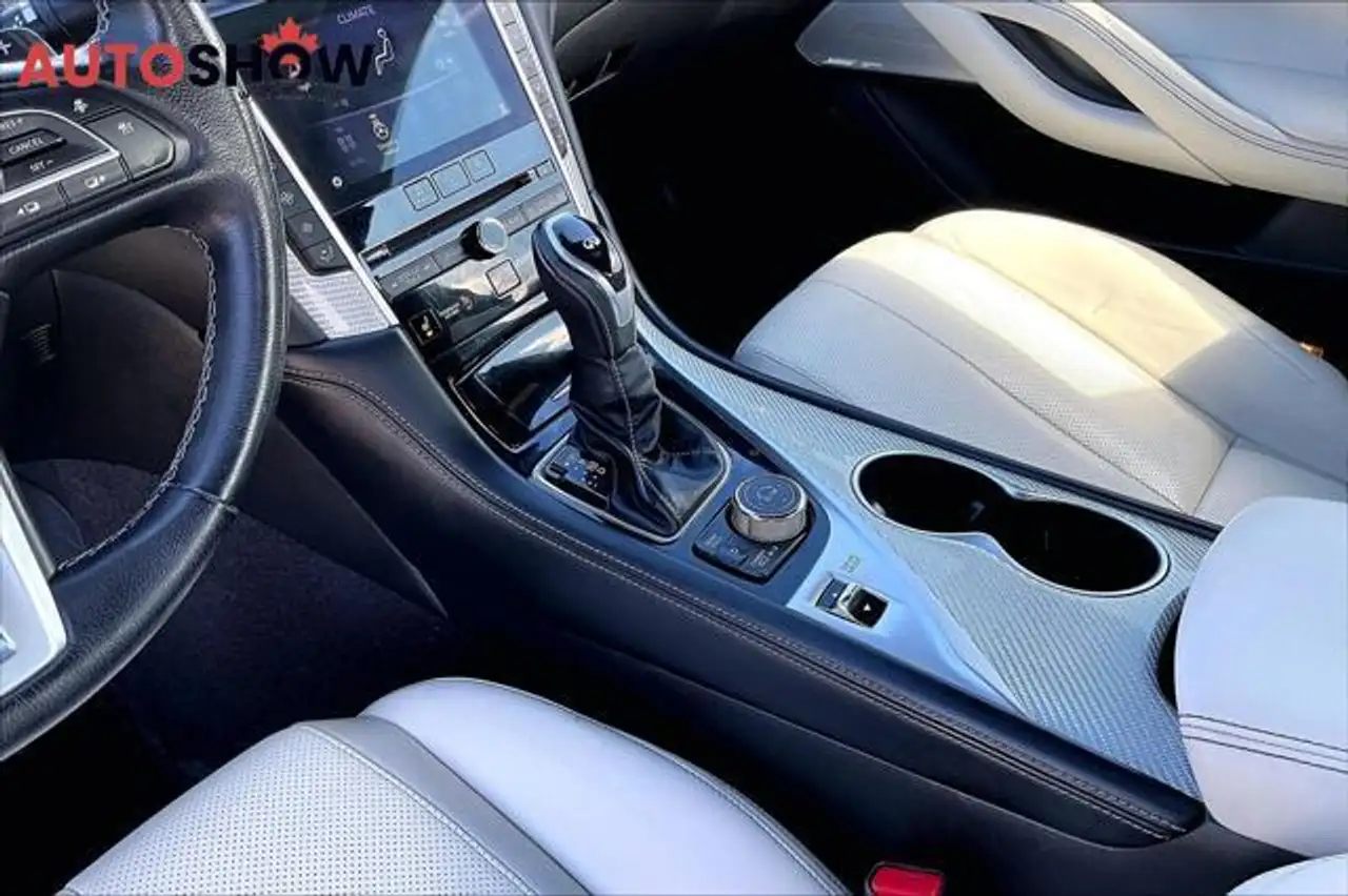 Infiniti Q60 снимка Infiniti Q60