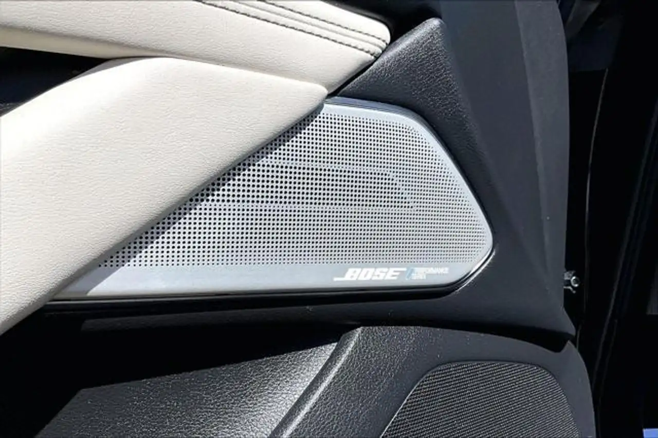 Infiniti Q60 снимка Infiniti Q60