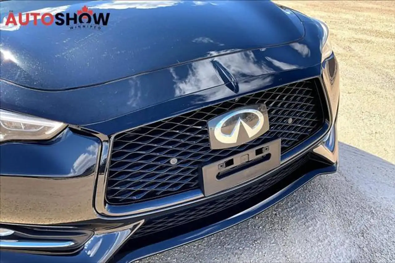 Infiniti Q60 снимка Infiniti Q60