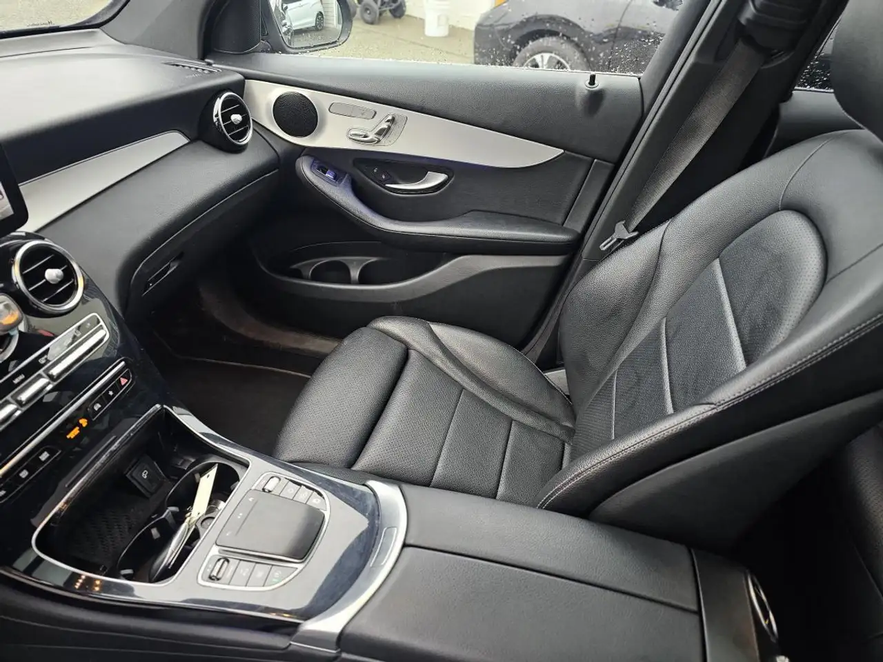 Mercedes-Benz GLC снимка Mercedes-Benz GLC