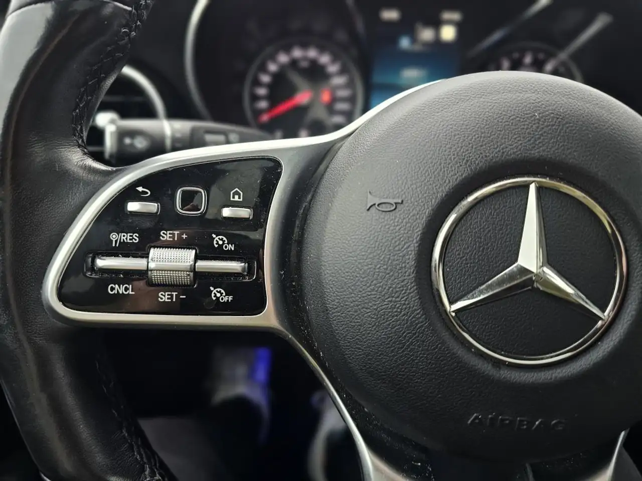 Mercedes-Benz GLC снимка Mercedes-Benz GLC