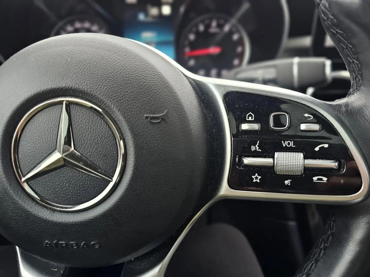 Mercedes-Benz GLC снимка Mercedes-Benz GLC