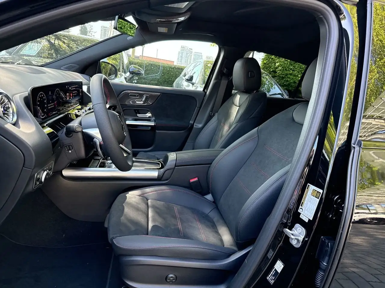 Mercedes-Benz GLA снимка Mercedes-Benz GLA