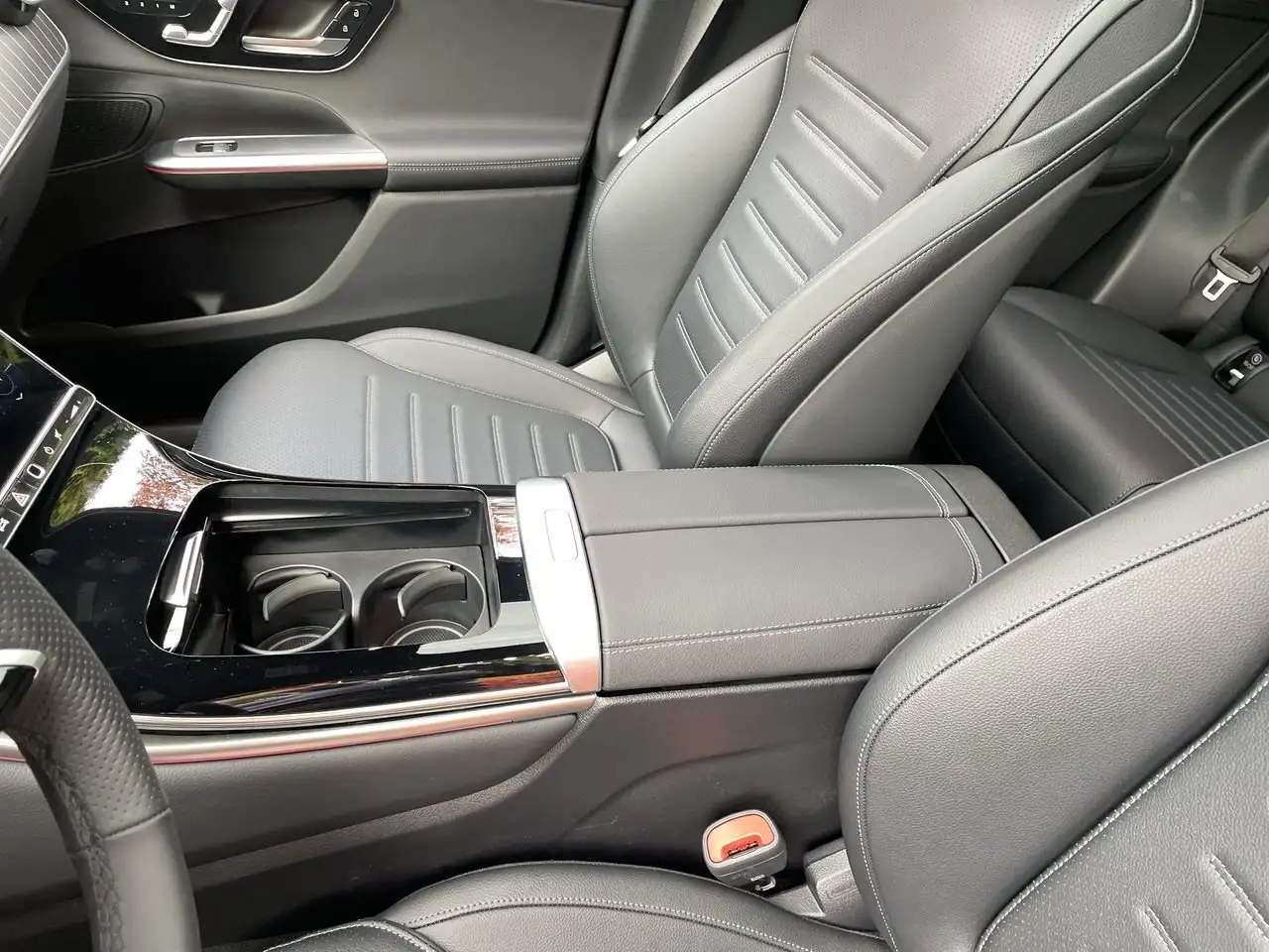 Mercedes-Benz GLC снимка Mercedes-Benz GLC