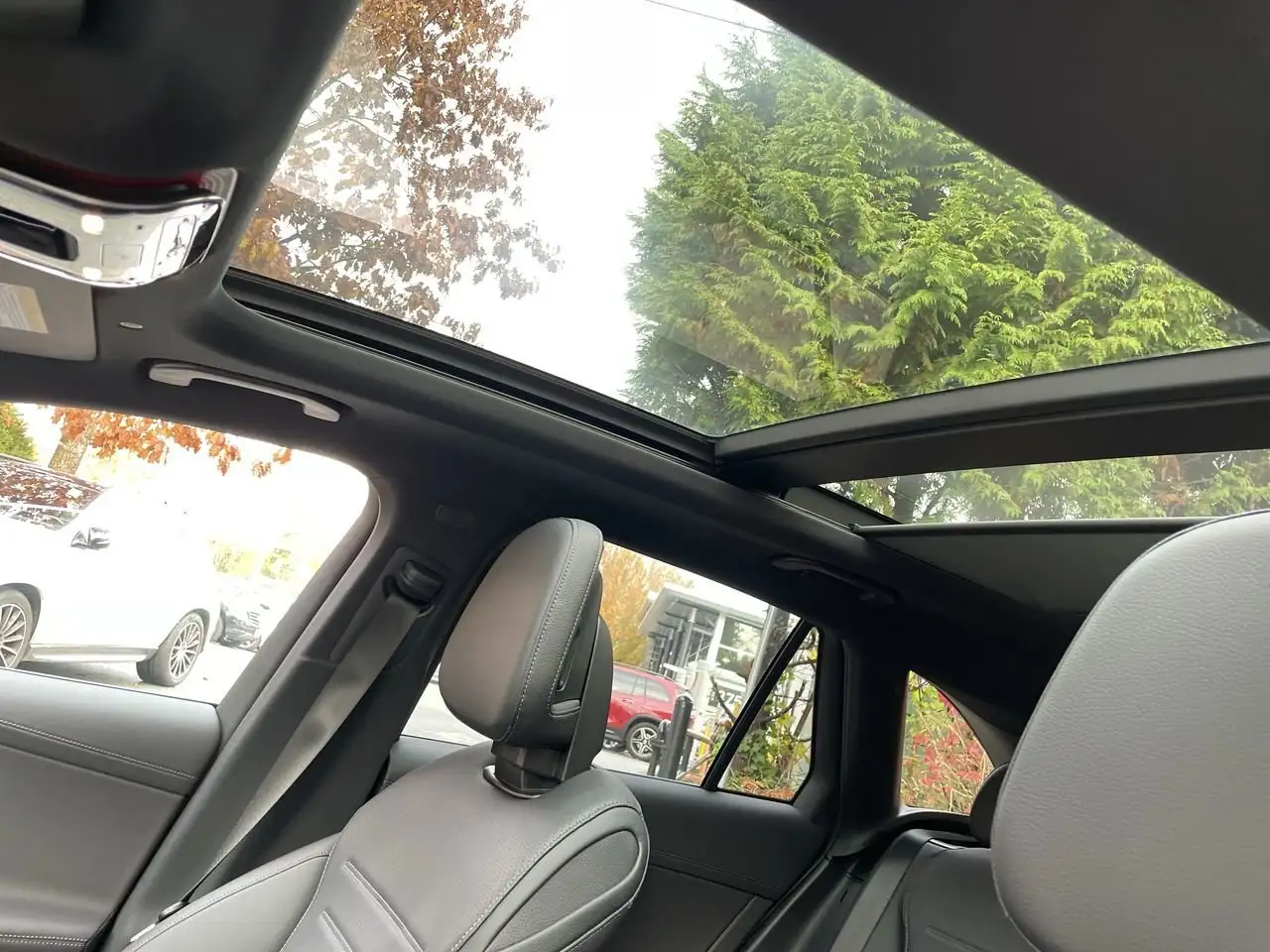 Mercedes-Benz GLC снимка Mercedes-Benz GLC