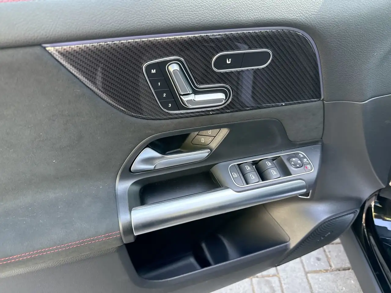 Mercedes-Benz GLA снимка Mercedes-Benz GLA