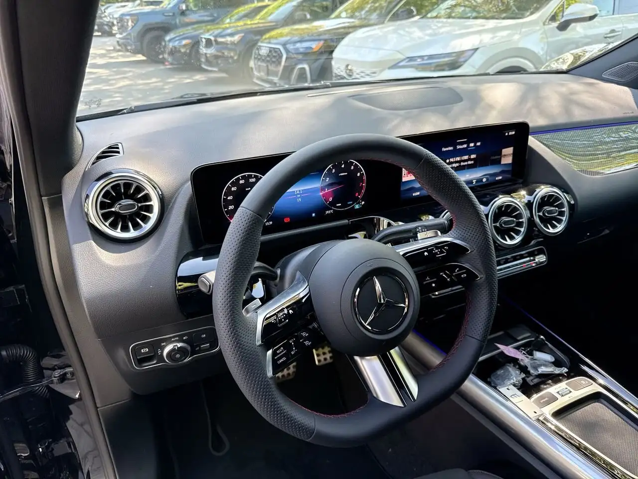 Mercedes-Benz GLA снимка Mercedes-Benz GLA