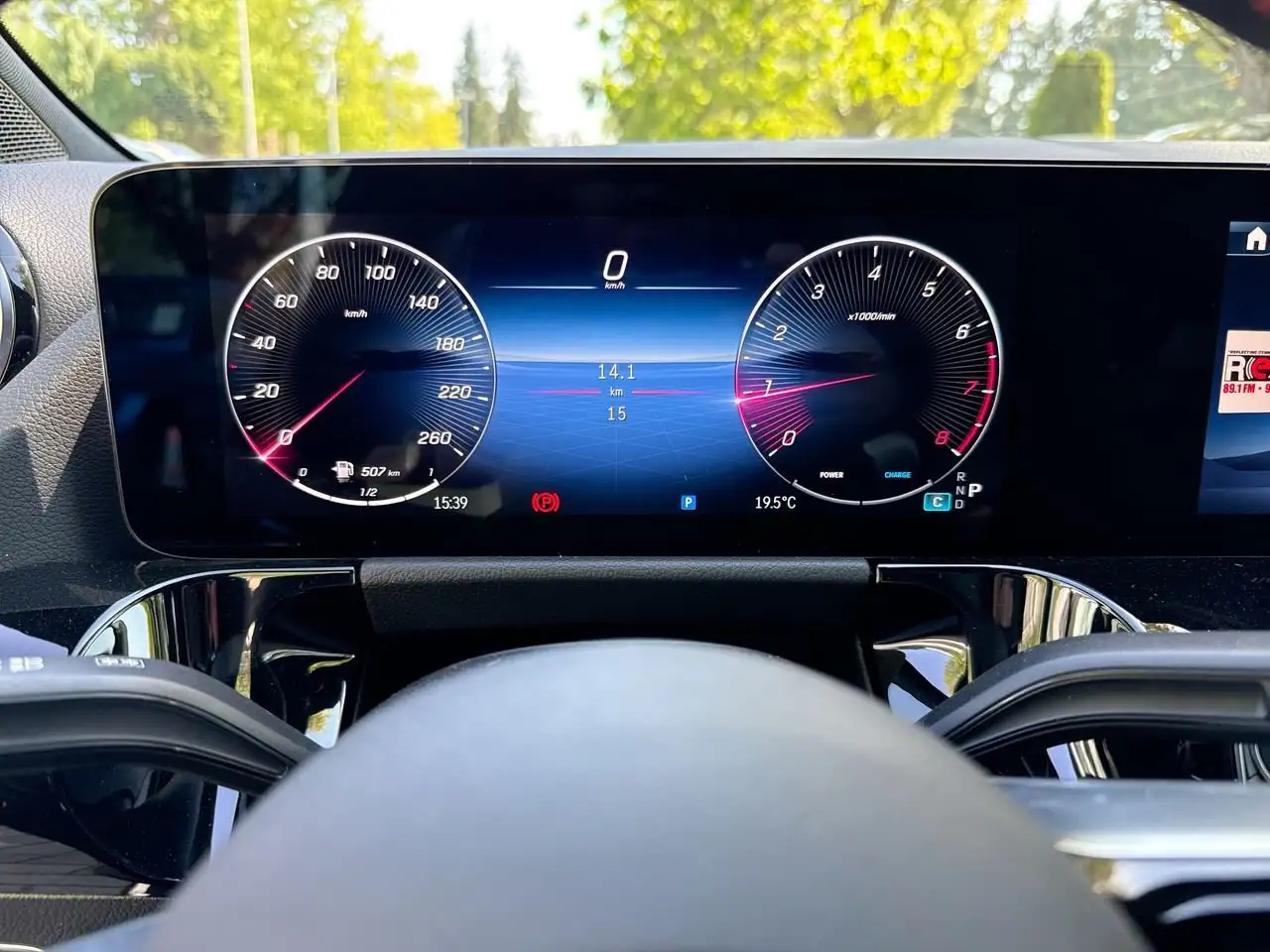 Mercedes-Benz GLA снимка Mercedes-Benz GLA