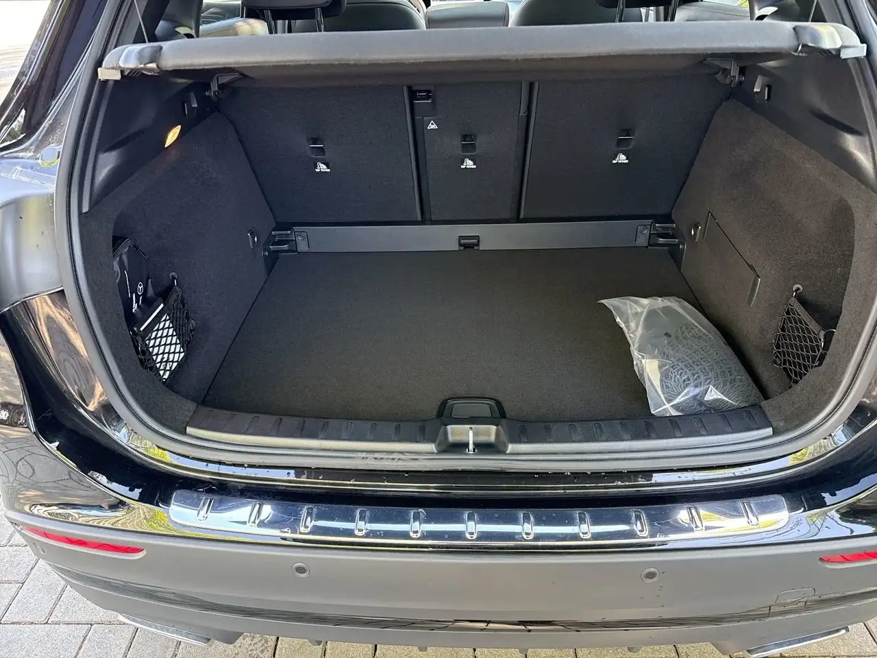 Mercedes-Benz GLA снимка Mercedes-Benz GLA