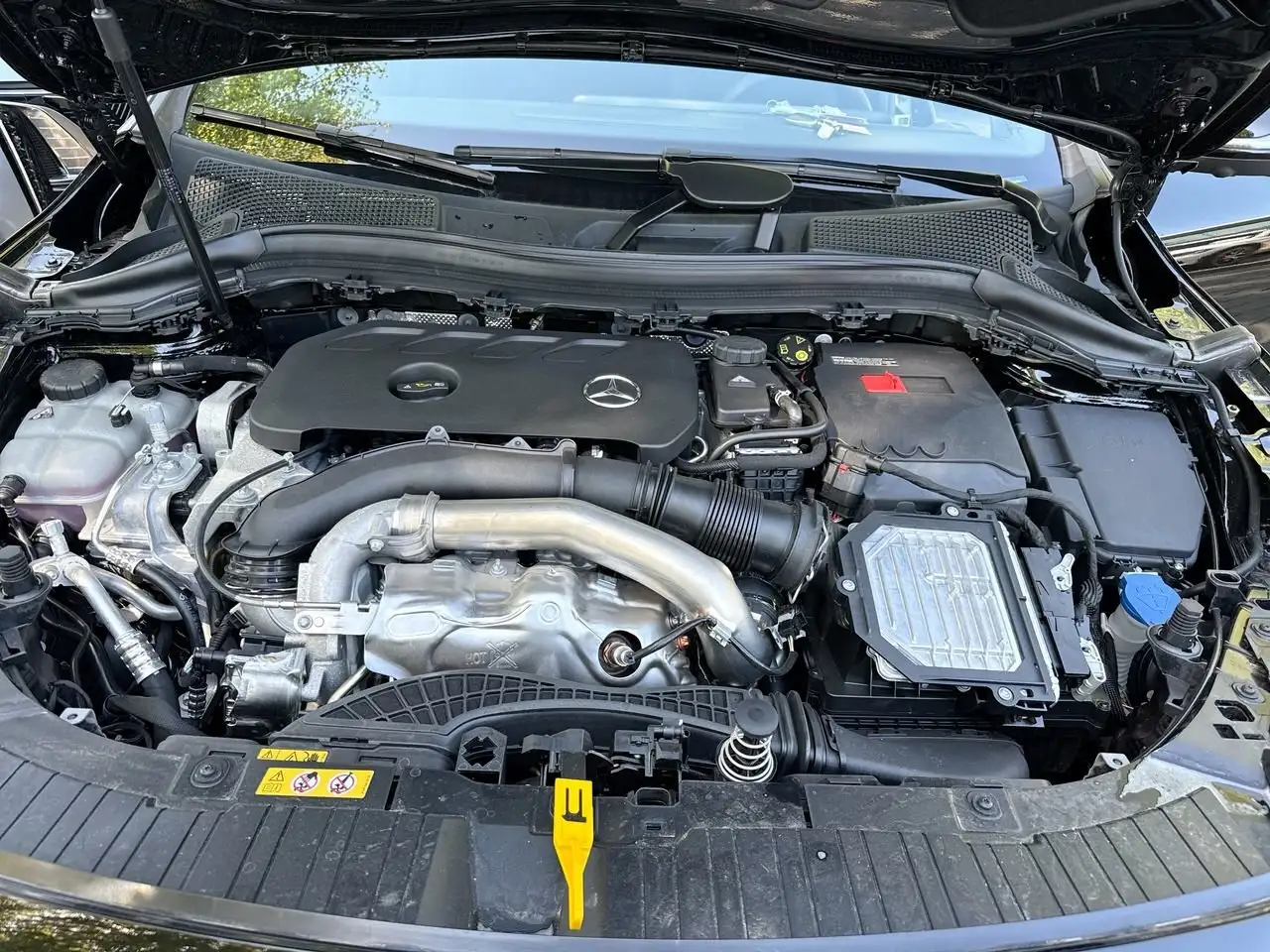 Mercedes-Benz GLA снимка Mercedes-Benz GLA