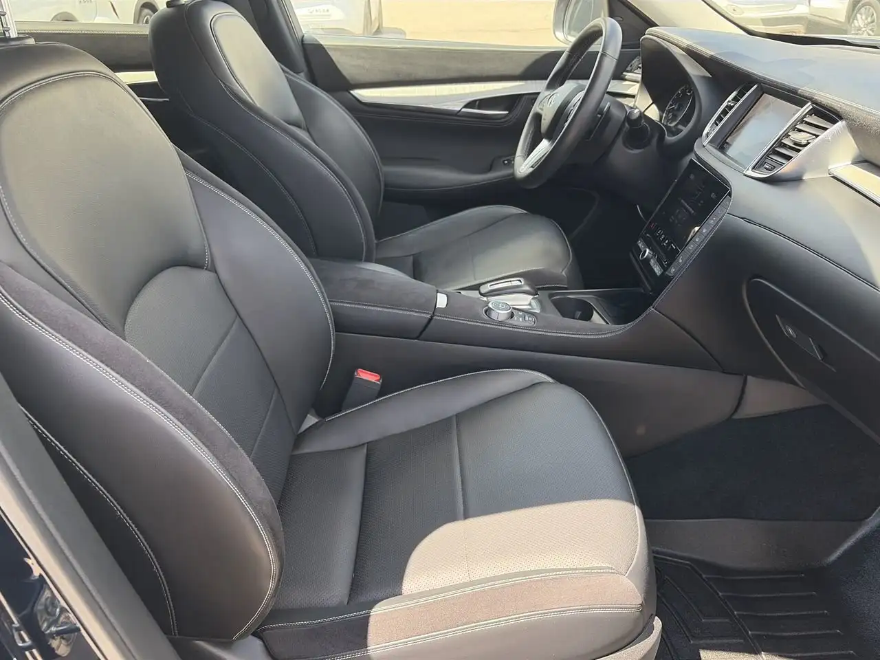Infiniti QX50 снимка Infiniti QX50