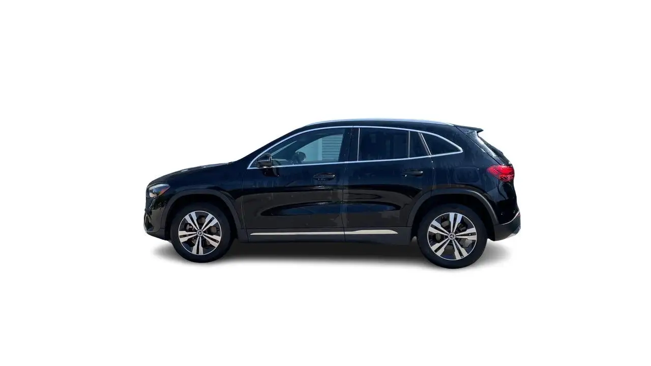 Mercedes-Benz GLA снимка Mercedes-Benz GLA