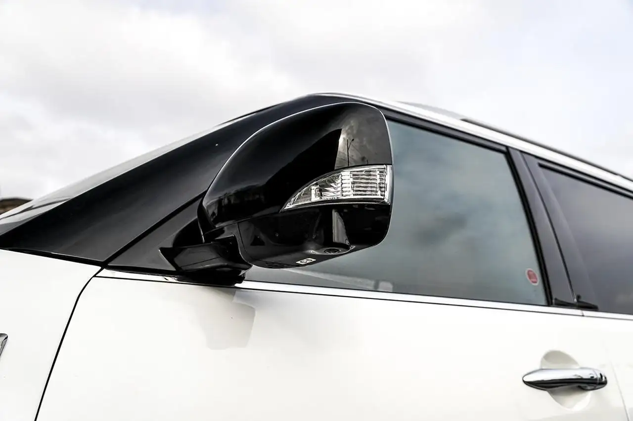 Infiniti QX80 снимка Infiniti QX80