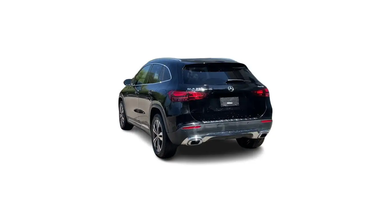 Mercedes-Benz GLA снимка Mercedes-Benz GLA