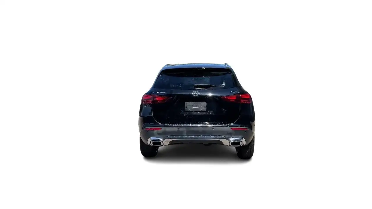 Mercedes-Benz GLA снимка Mercedes-Benz GLA