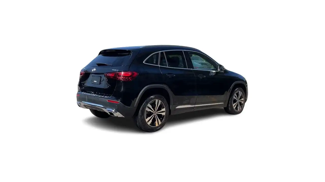 Mercedes-Benz GLA снимка Mercedes-Benz GLA
