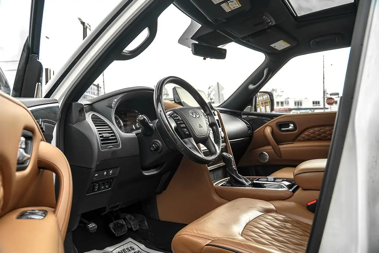 Infiniti QX80 снимка Infiniti QX80