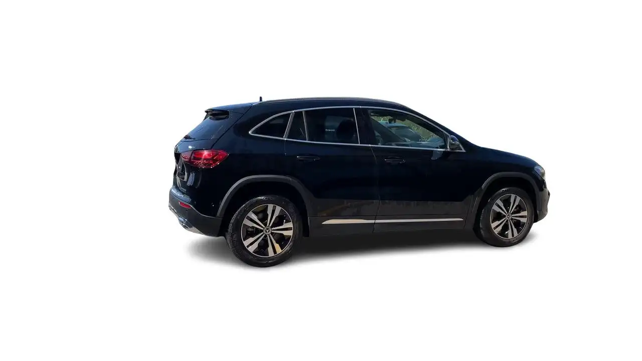 Mercedes-Benz GLA снимка Mercedes-Benz GLA