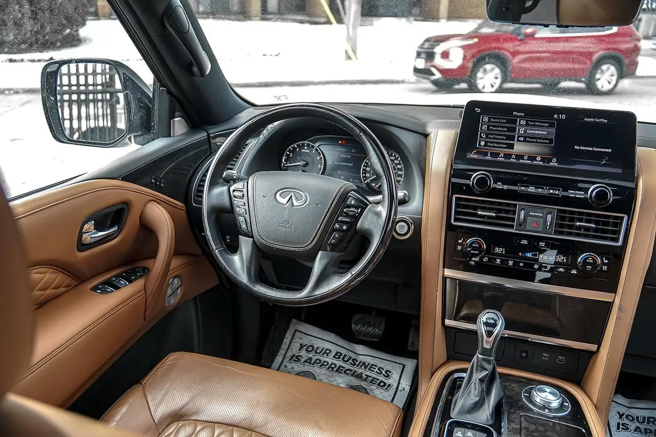 Infiniti QX80 снимка Infiniti QX80