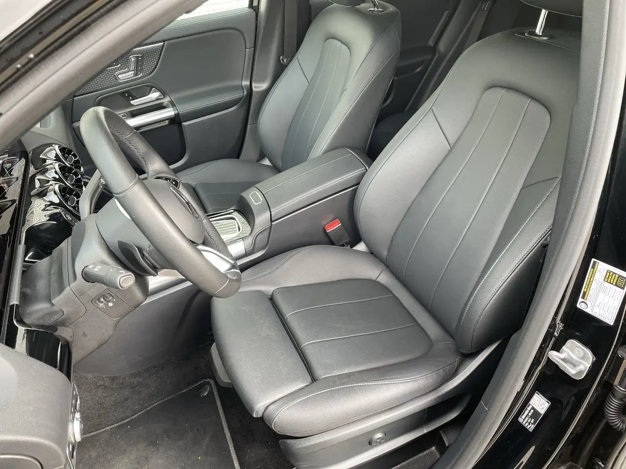 Mercedes-Benz GLA снимка Mercedes-Benz GLA