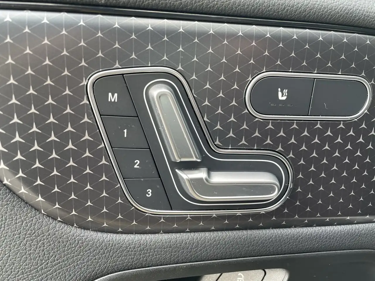 Mercedes-Benz GLA снимка Mercedes-Benz GLA